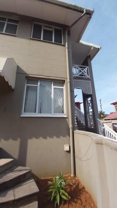 Spacious 1 Bedroom, Self Catering Apartment In Glenwood, Дурбан Экстерьер фото